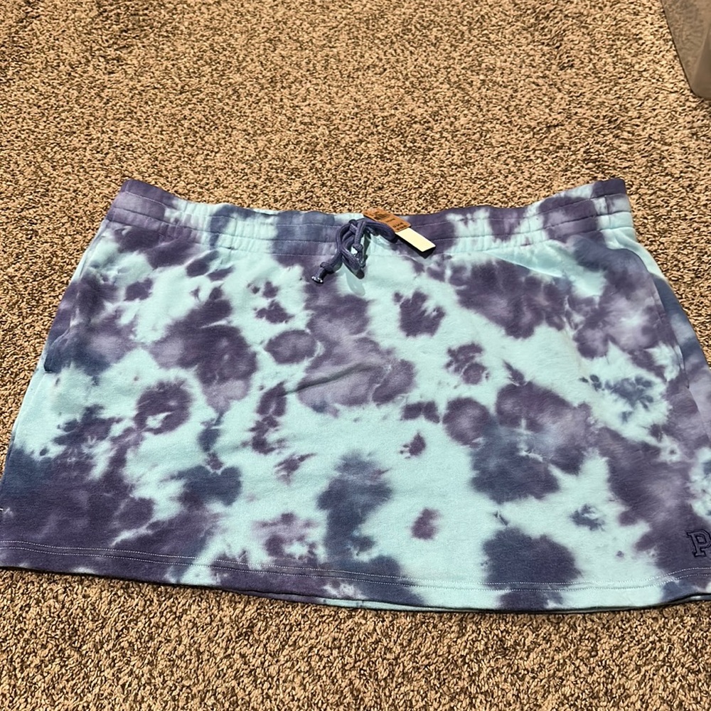 New with tags PINK tie dye blue skirt with pockets size XXL